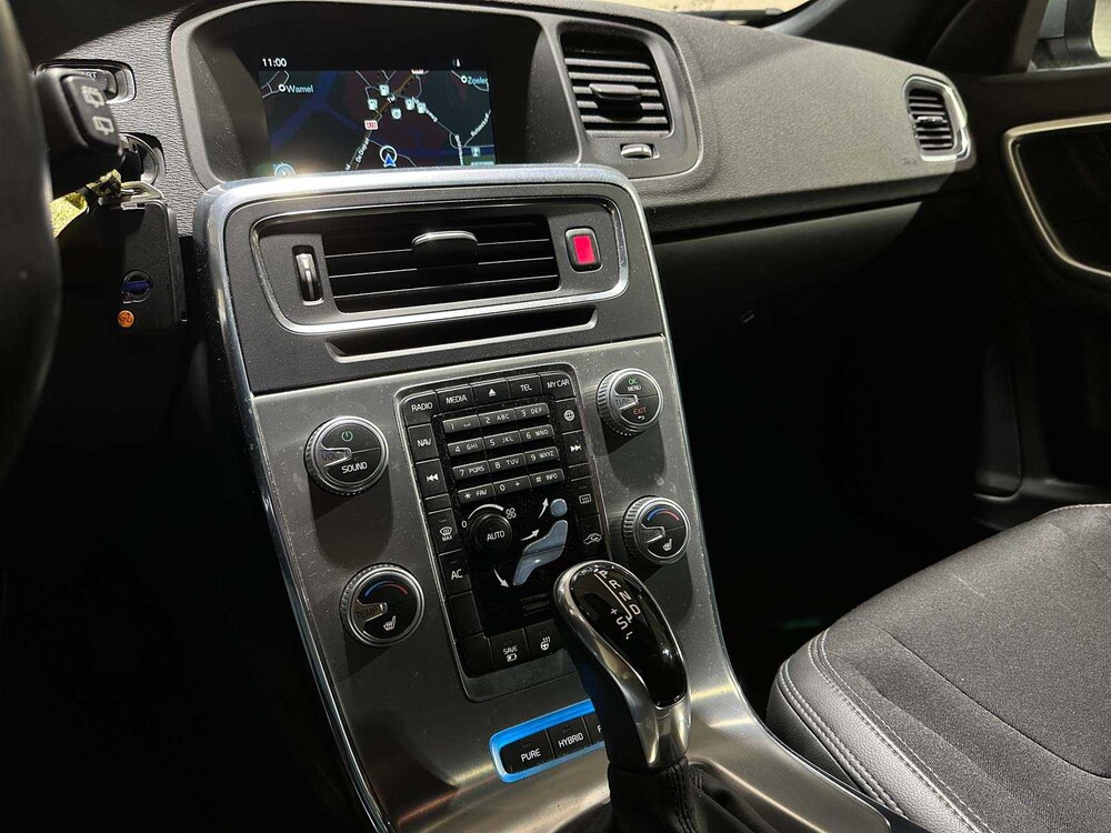 Volvo V60 2.4 D5 Twin Engine Special Edition 163hp 2015, NH-759-L
