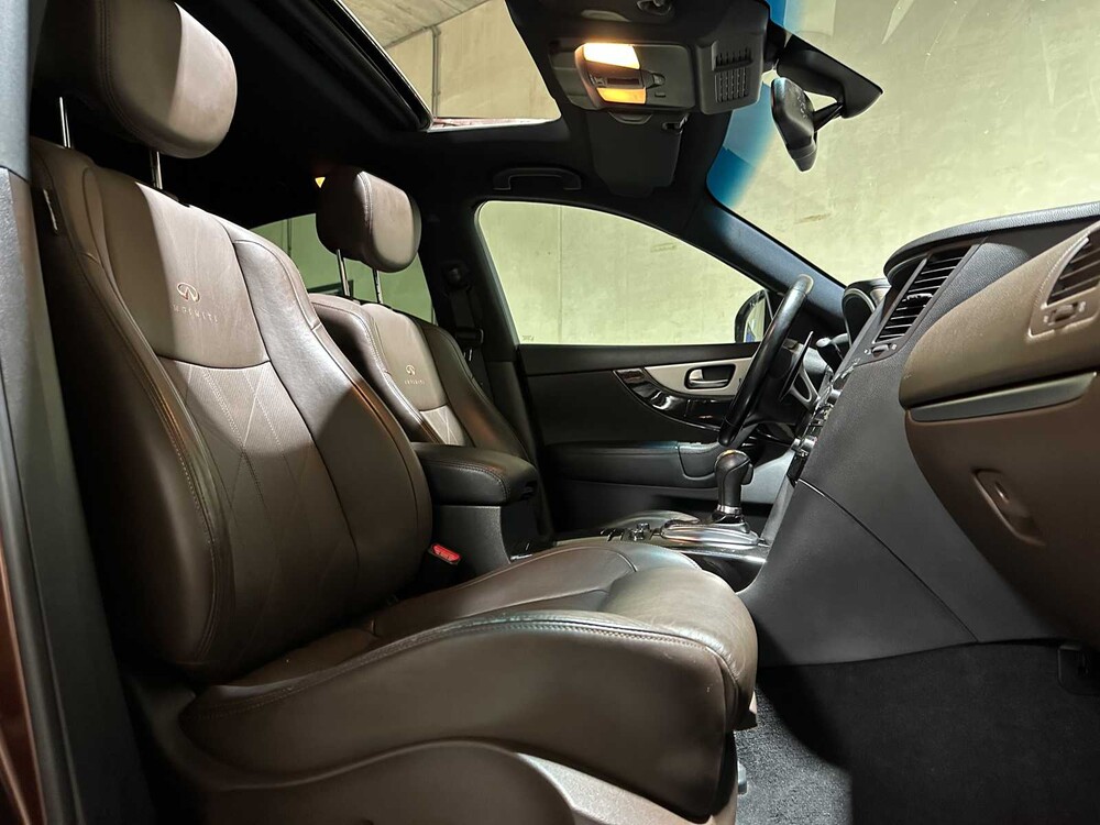 Infiniti FX 30d GT Premium 238hp 2012, 92-ZKP-3