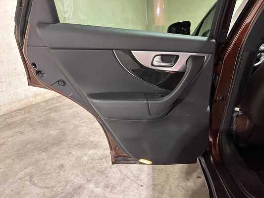Infiniti FX 30d GT Premium 238hp 2012, 92-ZKP-3
