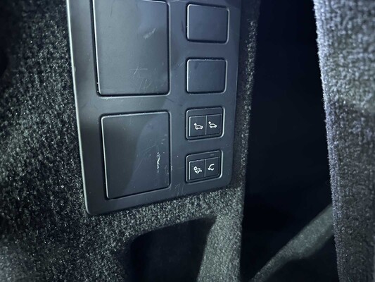 Land Rover Discovery 3.0 Td6 HSE Luxury 258pk 2018 7-persoons, T-774-BK