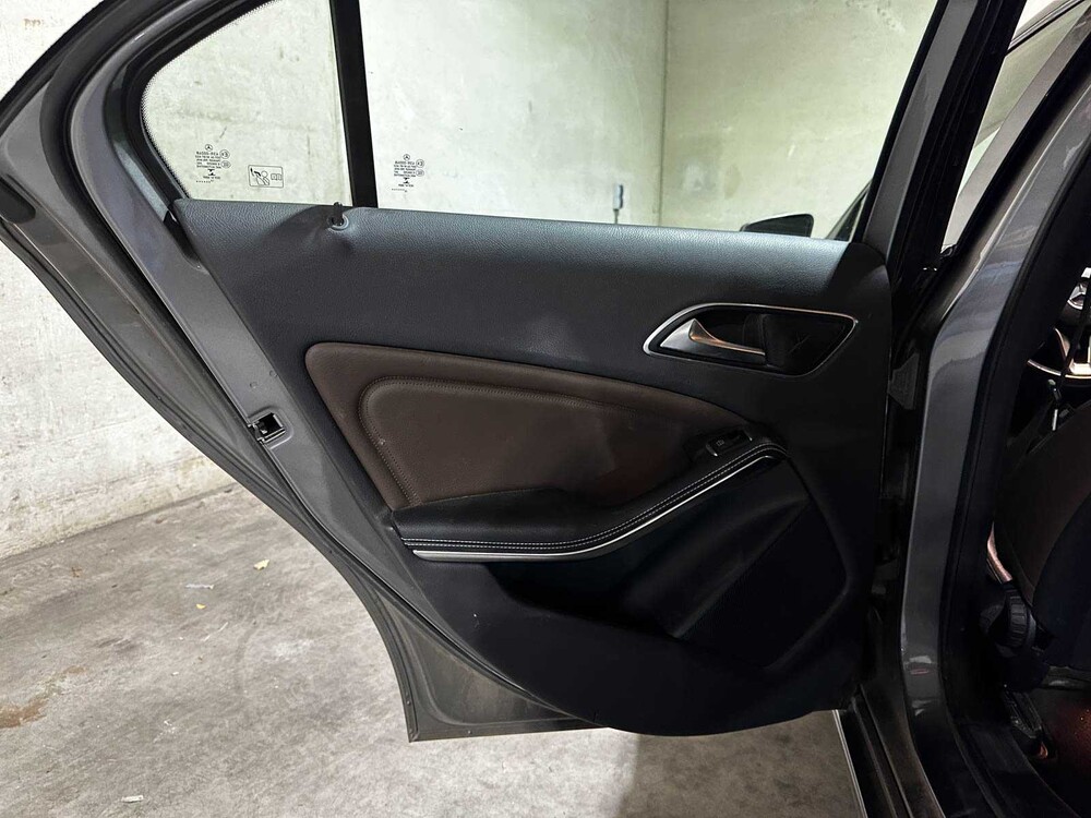 Mercedes-Benz A180 4U3 A-klasse 121pk 2013 (Origineel-NL), 8-SRR-41