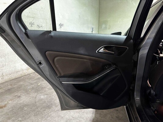 Mercedes-Benz A180 4U3 A-klasse 121pk 2013 (Origineel-NL), 8-SRR-41