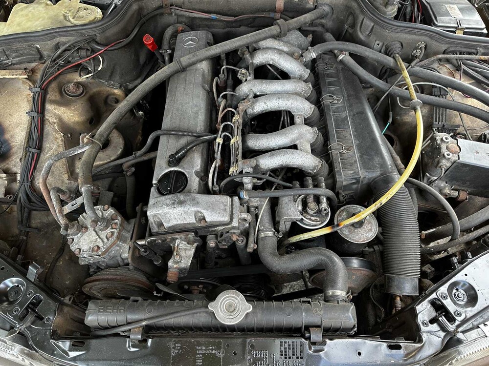 Mercedes-Benz SE W126 107hp 1982, X-916-HG