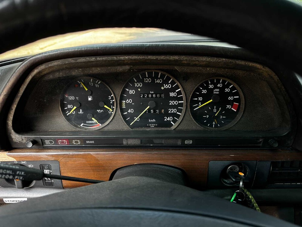 Mercedes-Benz SE W126 107pk 1982, X-916-HG