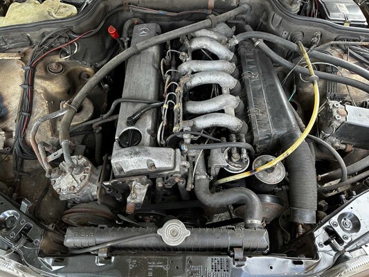Mercedes-Benz SE W126 107hp 1982, X-916-HG
