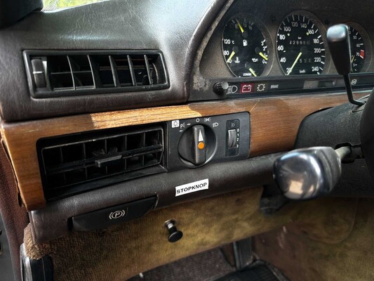 Mercedes-Benz SE W126 107pk 1982, X-916-HG