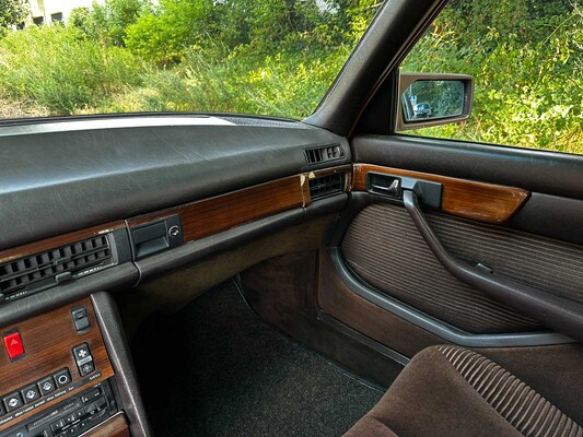 Mercedes-Benz SE W126 107pk 1982, X-916-HG