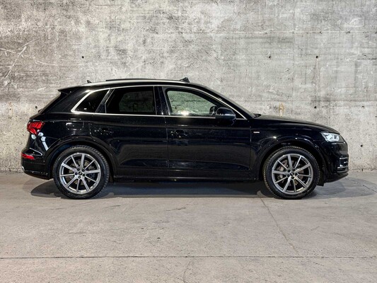 Audi Q5 55 TFSI e quattro Competition 367pk 2020, HFZ-38-V