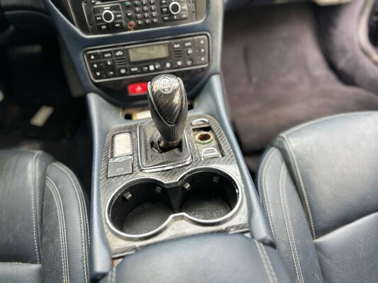 Maserati GranCabrio 4.7 V8 MC line 440pk 2012