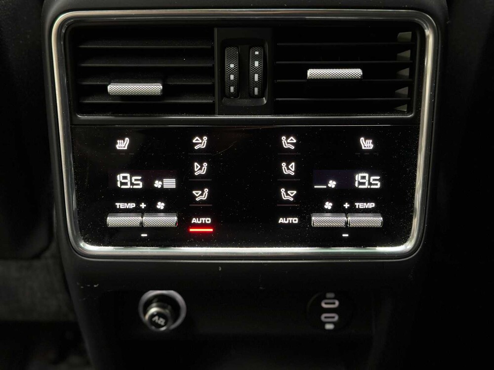 Porsche Cayenne E-Hybrid Platinum Edition 3,0 V6 462 PS 2023 (Original-NL), NL-Zulassung -Sport-Chrono-