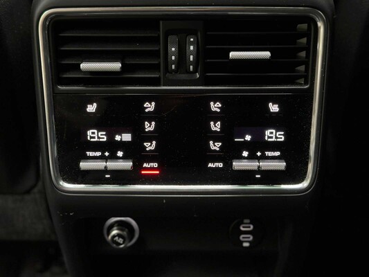 Porsche Cayenne E-Hybrid Platinum Edition 3,0 V6 462 PS 2023 (Original-NL), NL-Zulassung -Sport-Chrono-