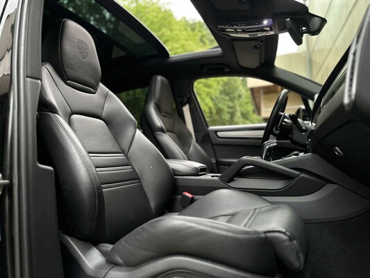 Porsche Cayenne E-Hybrid Platinum Edition 3,0 V6 462 PS 2023 (Original-NL), NL-Zulassung -Sport-Chrono-