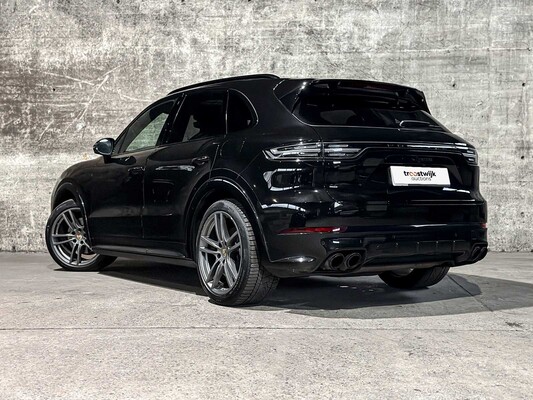 Porsche Cayenne E-Hybrid Platinum Edition 3.0 V6 462pk 2023 (Origineel-NL), NL-kenteken -Sport-Chrono-