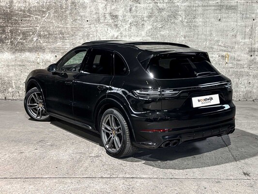Porsche Cayenne E-Hybrid Platinum Edition 3.0 V6 462pk 2023 (Origineel-NL), NL-kenteken -Sport-Chrono-