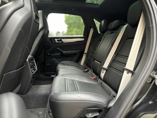 Porsche Cayenne E-Hybrid Platinum Edition 3.0 V6 462pk 2023 (Origineel-NL), NL-kenteken -Sport-Chrono-