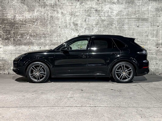 Porsche Cayenne E-Hybrid Platinum Edition 3.0 V6 462pk 2023 (Origineel-NL), NL-kenteken -Sport-Chrono-