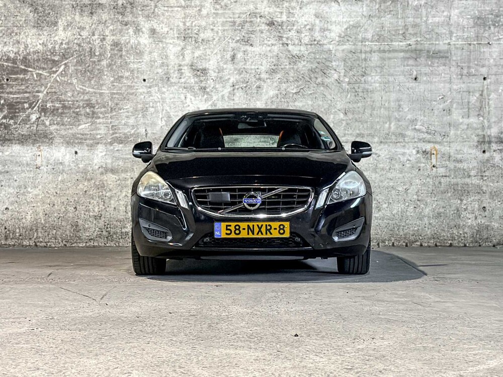 Volvo V60 2.0T Momentum 203pk 2011 (Origineel-NL) Automaat, 58-NXR-8