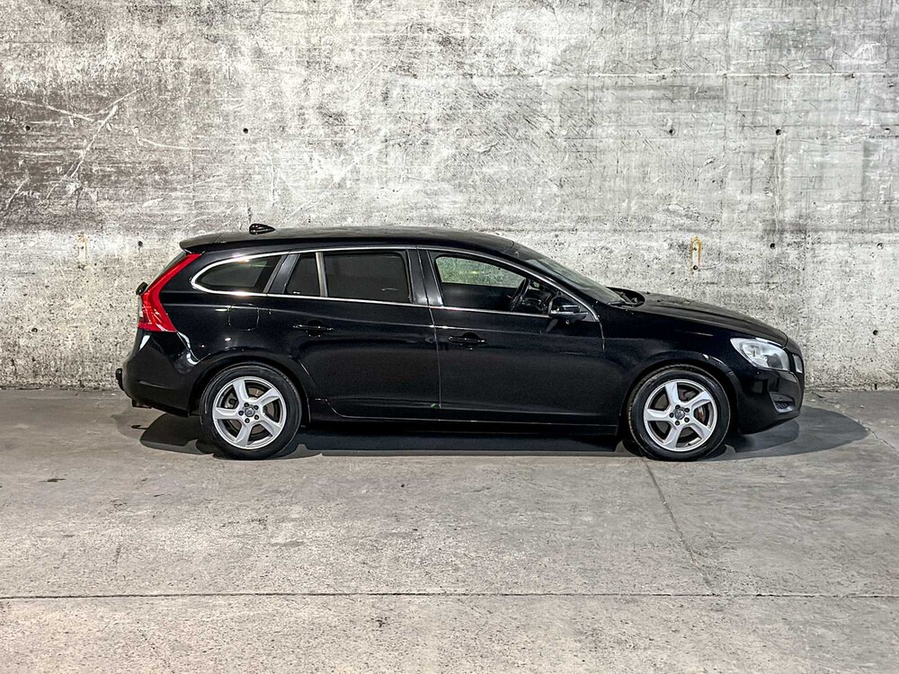 Volvo V60 2.0T Momentum 203pk 2011 (Origineel-NL) Automaat, 58-NXR-8