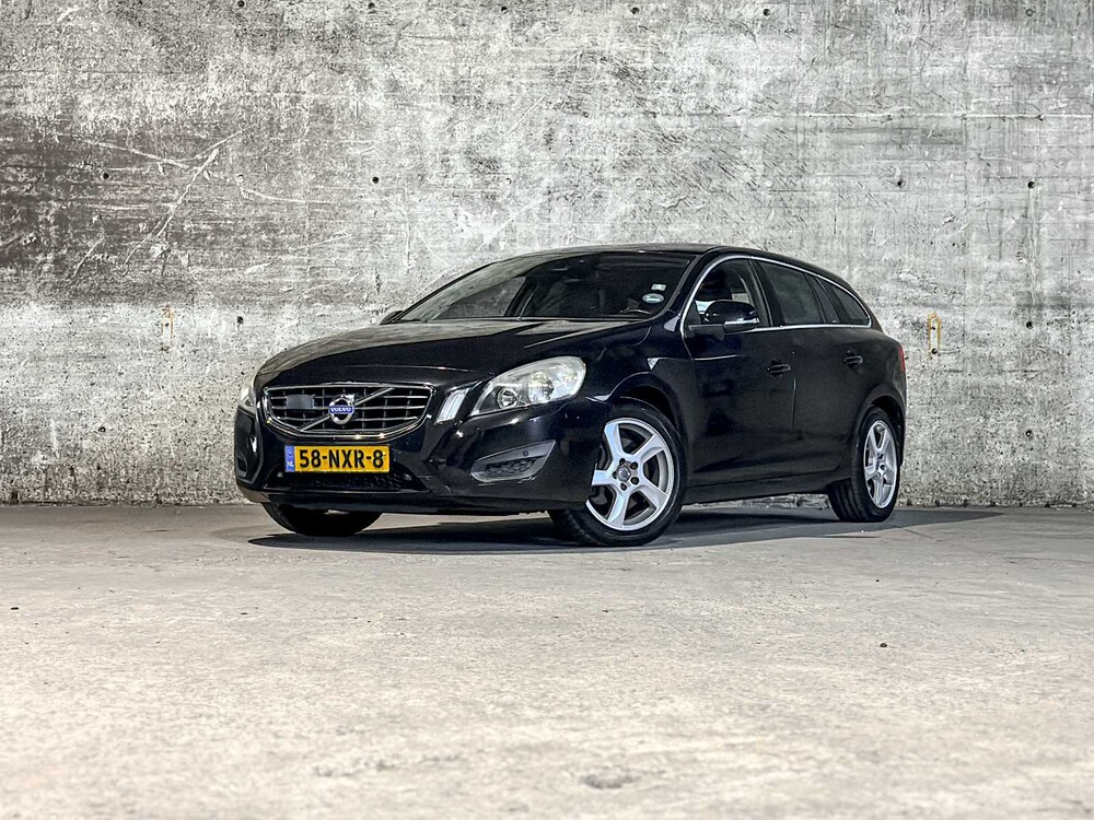 Volvo V60 2.0T Momentum 203pk 2011 (Origineel-NL) Automaat, 58-NXR-8