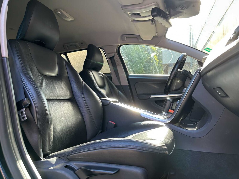Volvo V60 2.0T Momentum 203pk 2011 (Origineel-NL) Automaat, 58-NXR-8
