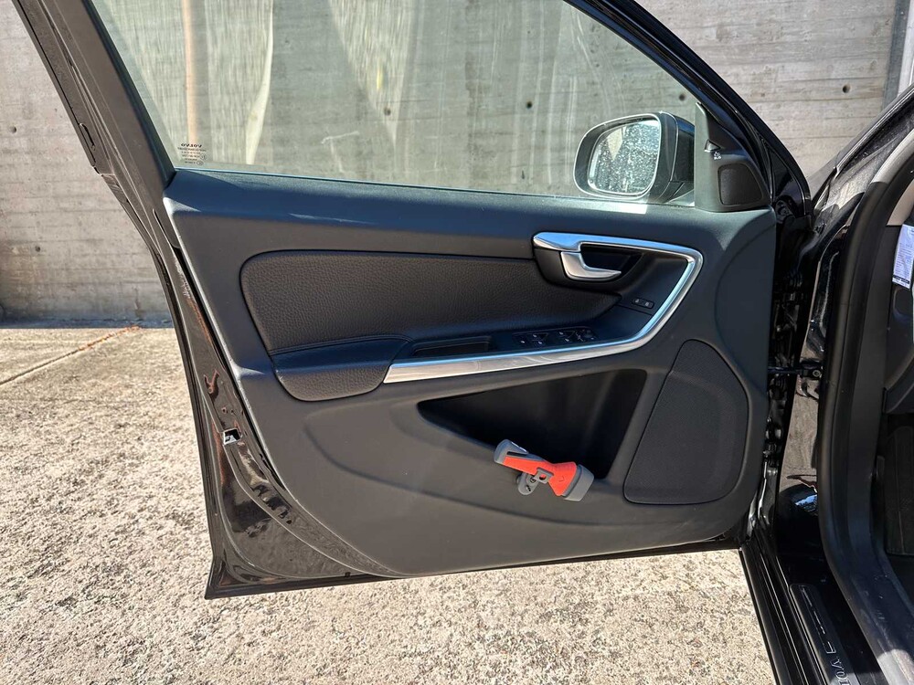 Volvo V60 2.0T Momentum 203pk 2011 (Origineel-NL) Automaat, 58-NXR-8