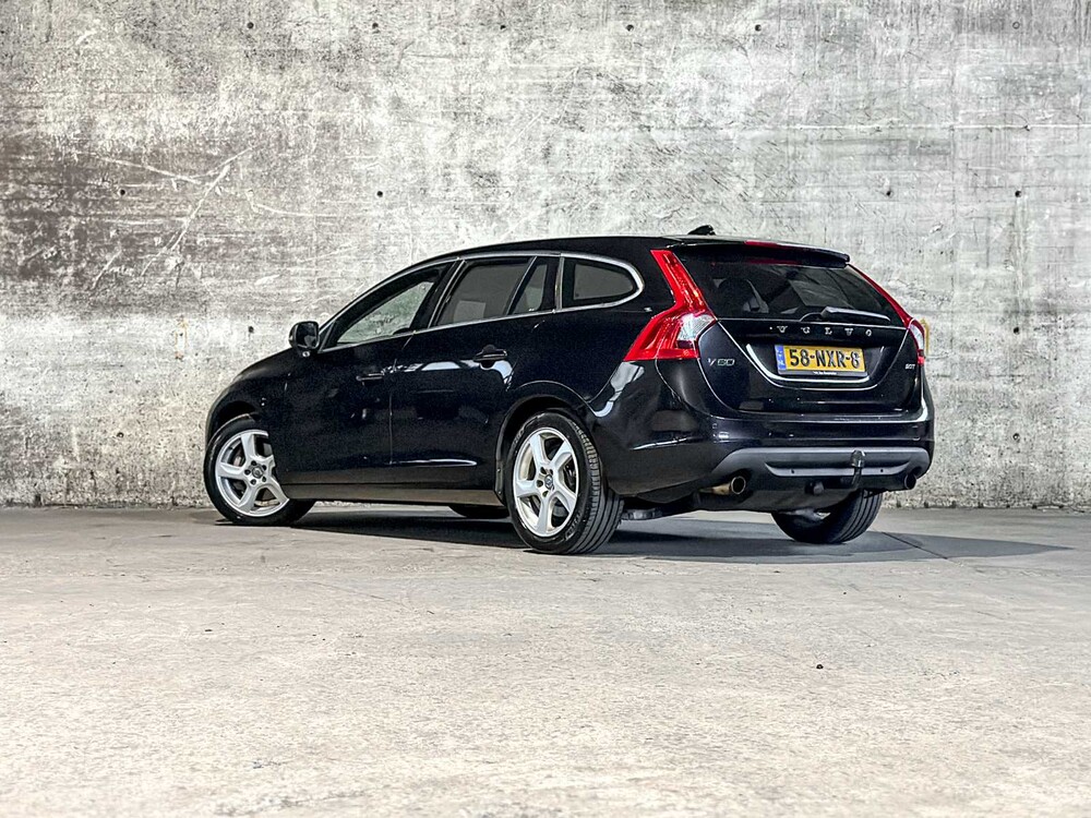 Volvo V60 2.0T Momentum 203pk 2011 (Origineel-NL) Automaat, 58-NXR-8