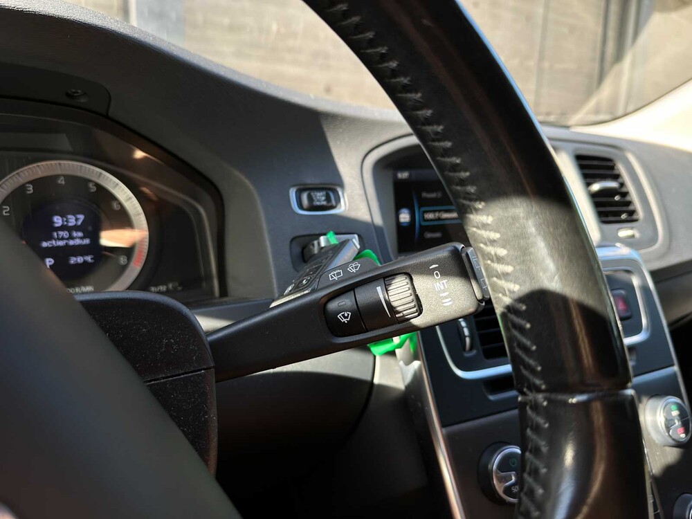 Volvo V60 2.0T Momentum 203pk 2011 (Origineel-NL) Automaat, 58-NXR-8