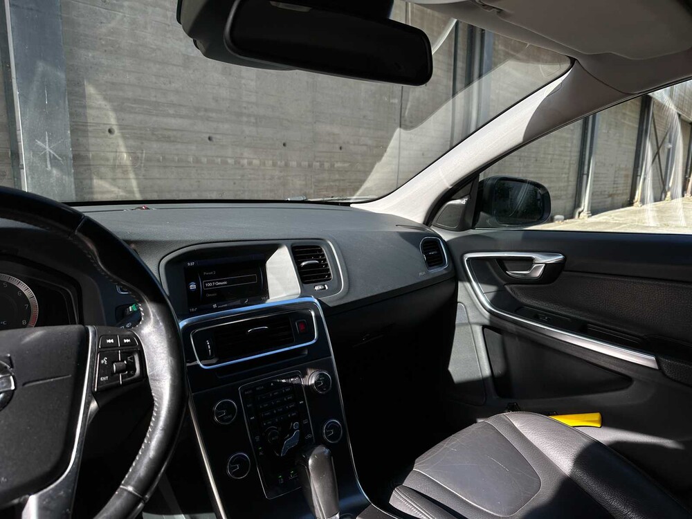 Volvo V60 2.0T Momentum 203pk 2011 (Origineel-NL) Automaat, 58-NXR-8