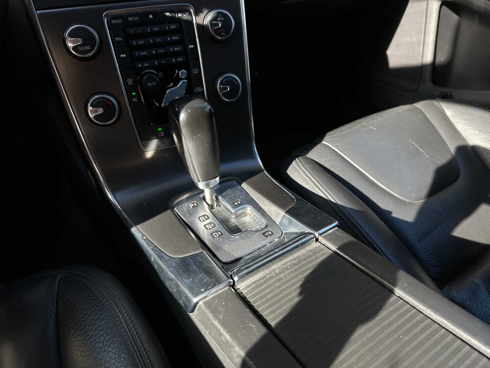 Volvo V60 2.0T Momentum 203pk 2011 (Origineel-NL) Automaat, 58-NXR-8