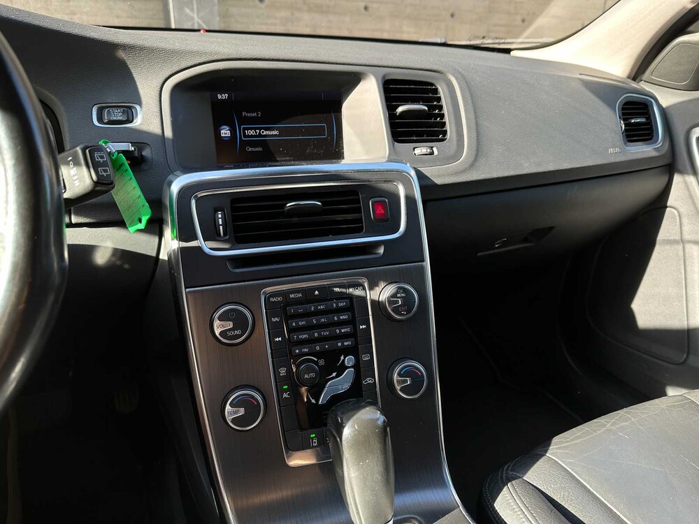 Volvo V60 2.0T Momentum 203pk 2011 (Origineel-NL) Automaat, 58-NXR-8