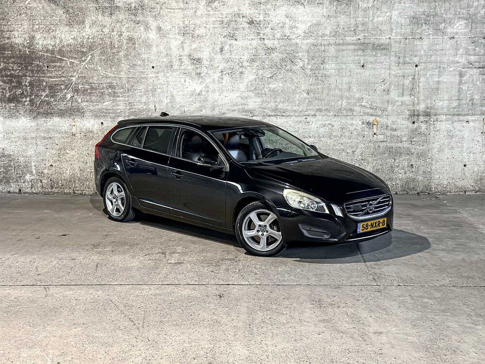 Volvo V60 2.0T Momentum 203pk 2011 (Origineel-NL) Automaat, 58-NXR-8