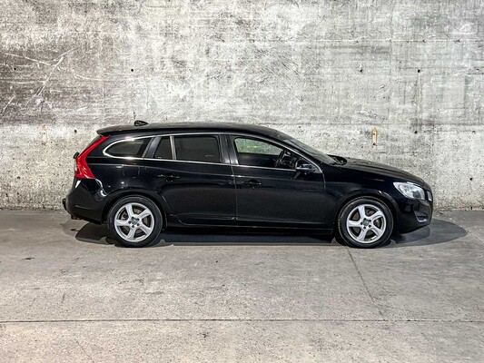 Volvo V60 2.0T Momentum 203pk 2011 (Origineel-NL) Automaat, 58-NXR-8