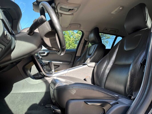 Volvo V60 2.0T Momentum 203pk 2011 (Origineel-NL) Automaat, 58-NXR-8