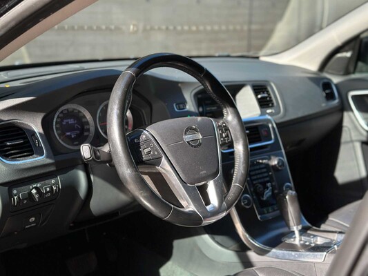 Volvo V60 2.0T Momentum 203pk 2011 (Origineel-NL) Automaat, 58-NXR-8
