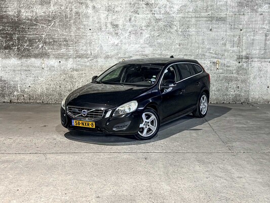 Volvo V60 2.0T Momentum 203pk 2011 (Origineel-NL) Automaat, 58-NXR-8