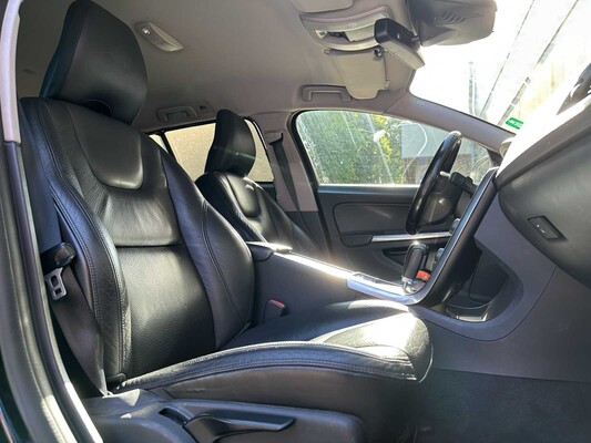 Volvo V60 2.0T Momentum 203pk 2011 (Origineel-NL) Automaat, 58-NXR-8