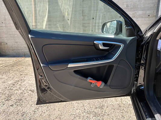 Volvo V60 2.0T Momentum 203pk 2011 (Origineel-NL) Automaat, 58-NXR-8
