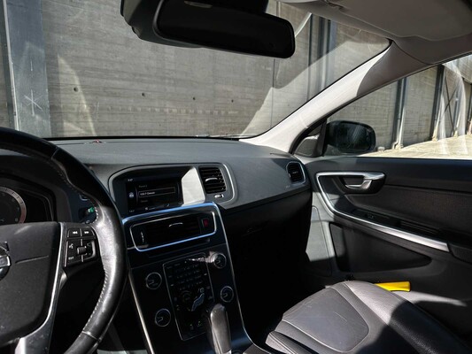 Volvo V60 2.0T Momentum 203pk 2011 (Origineel-NL) Automaat, 58-NXR-8
