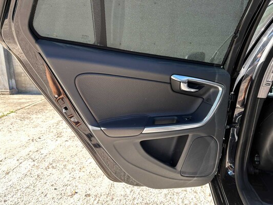 Volvo V60 2.0T Momentum 203pk 2011 (Origineel-NL) Automaat, 58-NXR-8