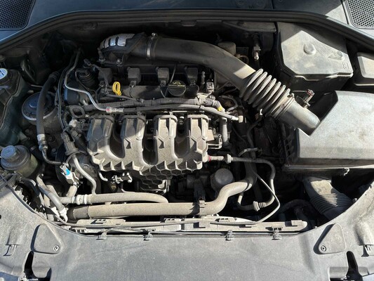 Volvo V60 2.0T Momentum 203pk 2011 (Origineel-NL) Automaat, 58-NXR-8