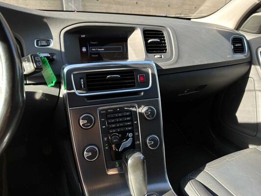 Volvo V60 2.0T Momentum 203pk 2011 (Origineel-NL) Automaat, 58-NXR-8