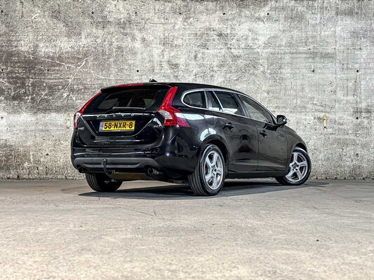Volvo V60 2.0T Momentum 203pk 2011 (Origineel-NL) Automaat, 58-NXR-8