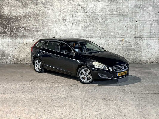 Volvo V60 2.0T Momentum 203pk 2011 (Origineel-NL) Automaat, 58-NXR-8