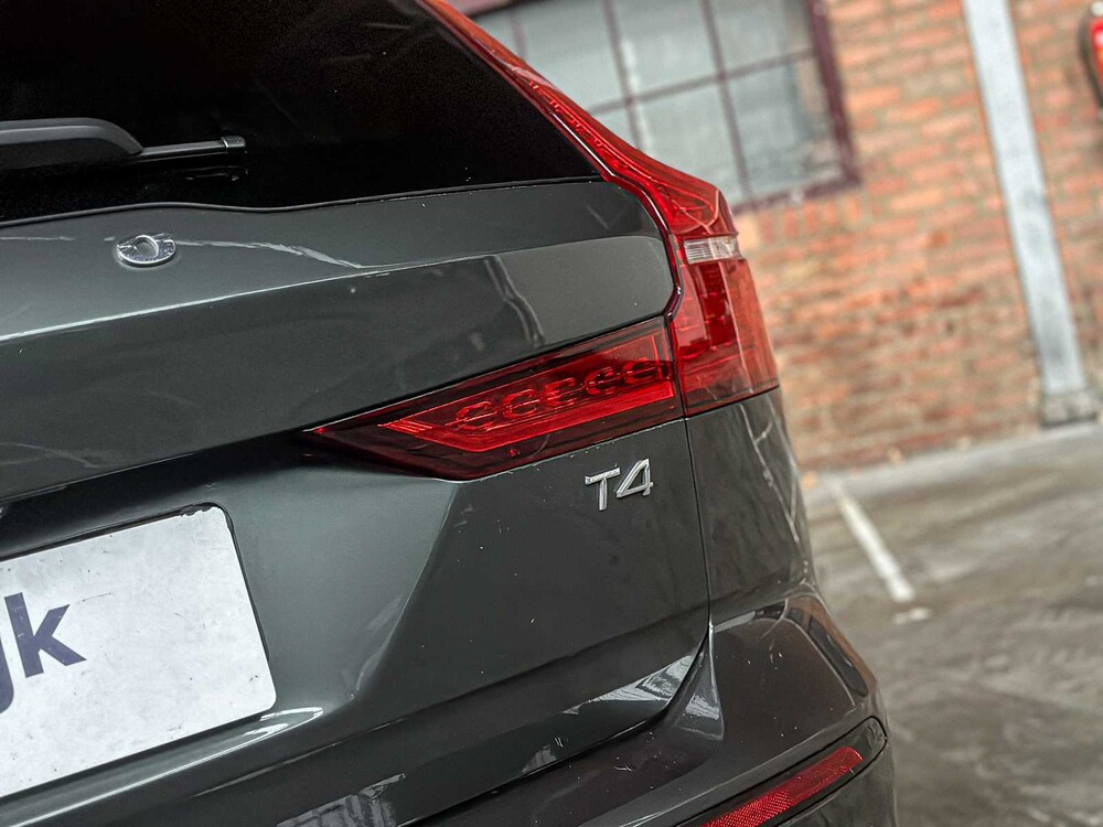 Volvo V60 2.0 T4 Momentum Proline 188pk 2019 (Original-NL), ZP-740-L