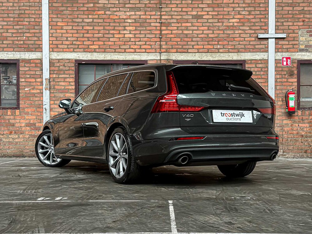 Volvo V60 2.0 T4 Momentum Proline 188pk 2019 (Original-NL), ZP-740-L