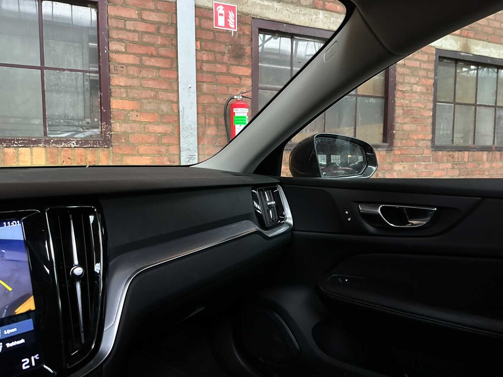 Volvo V60 2.0 T4 Momentum Proline 188pk 2019 (Original-NL), ZP-740-L