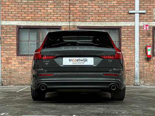 Volvo V60 2.0 T4 Momentum Proline 188pk 2019 (Original-NL), ZP-740-L
