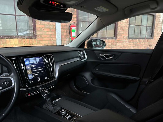 Volvo V60 2.0 T4 Momentum Proline 188pk 2019 (Original-NL), ZP-740-L