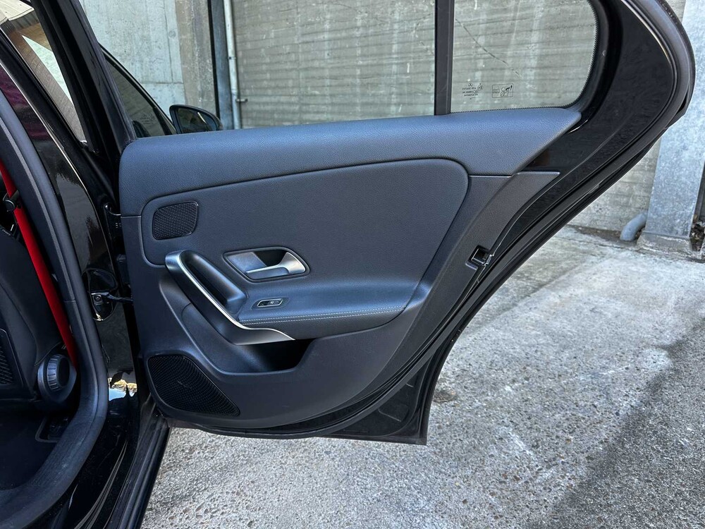Mercedes-Benz A180 d Business Solution AMG 116pk 2019 A-klasse, L-277-BV