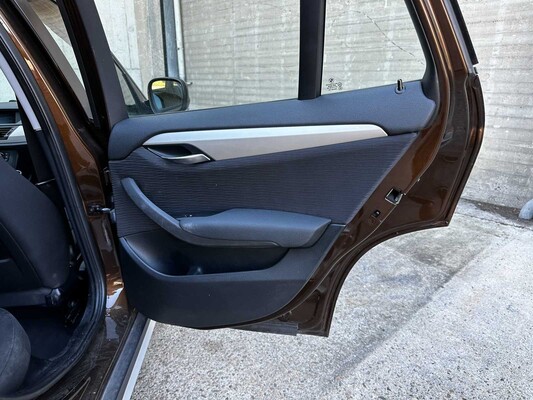 BMW X1 sDrive18i Executive 150pk 2010 (Origineel-NL), 94-LLB-1